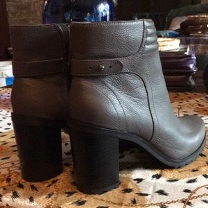 NWOT Halston Booties 10W